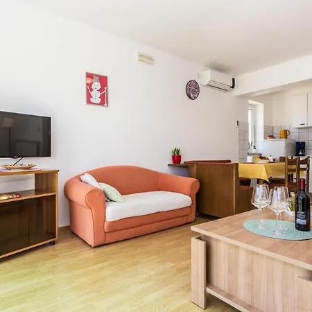 Apartment Tomasic Diana Baska (Krk)