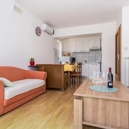 Apartment Tomasic Diana